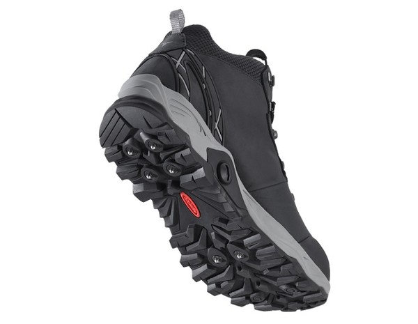 ▲ ‘Trek Spike’는 밑창에 탑재된 스파이크를 원터치로 조정할 수 있어 별도로 아이젠을 장착할 필요가 없다.