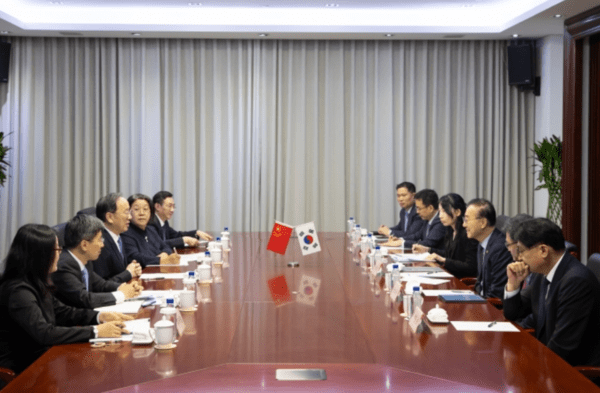 출처 : 국토부/ 김 장관은 WICV에 앞서 중국 공업정보화부 청사에서 리러청(李 成, Li Lecheng) 공업정보화부 부장과 면담하여 자율주행 등을 포함한 미래 모빌리티 분야 정책 방향을 논의하였다.