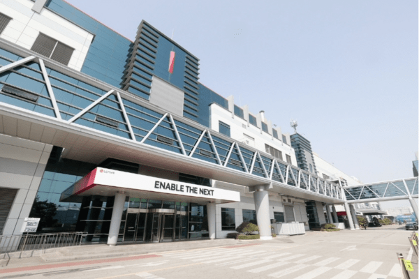 출처 : LG이노텍 / LG이노텍 구미4공장 전경.- LG이노텍 구미 4공장은  대표적인 ‘AI 팩토리’로 평가받고 있다.